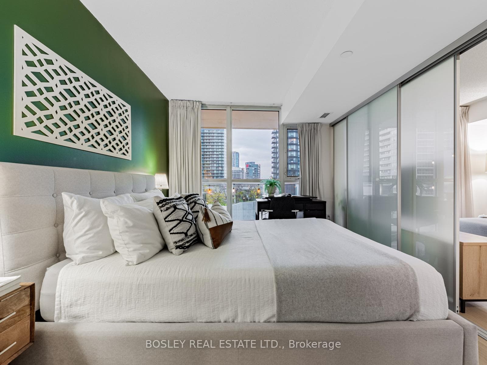 75 Queens Wharf Road Unit 811 photo 15