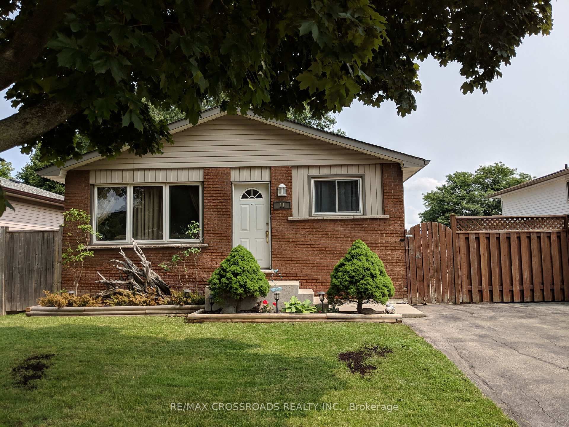 11 Lawnhurst Drive photo 1