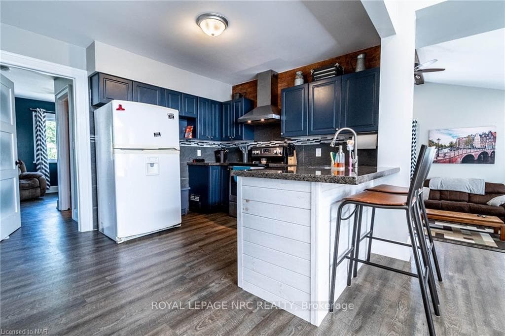 3269 YOUNG Avenue photo 15
