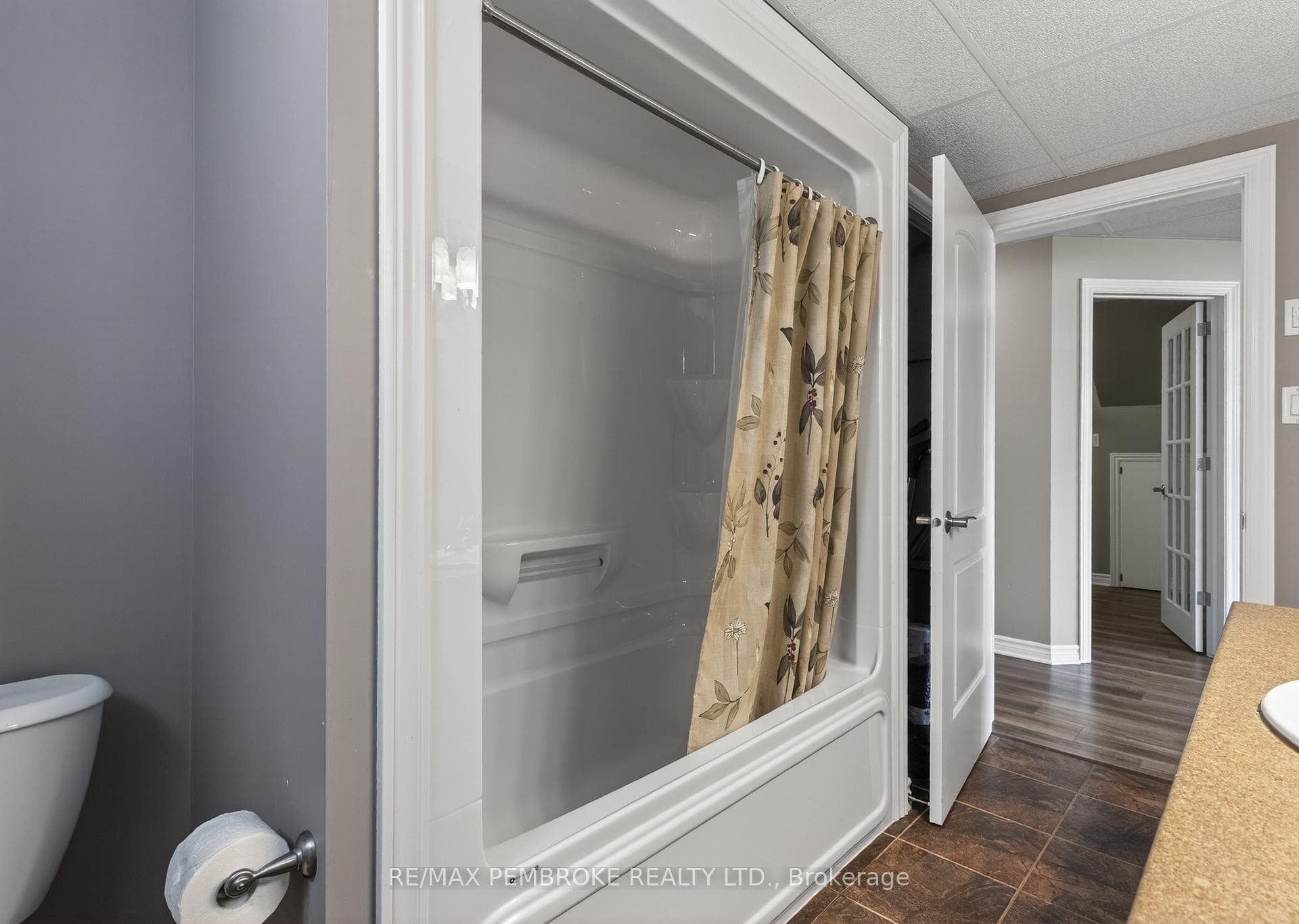 61 Oak Avenue photo 39