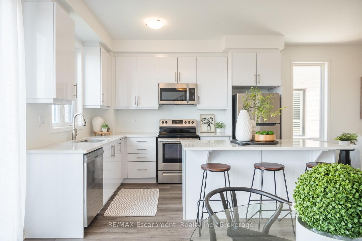 483 Gordon Krantz Avenue photo 10