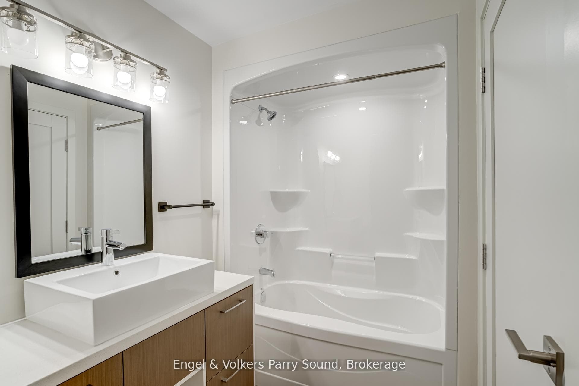 51 GEORGE Street Unit 201 photo 6