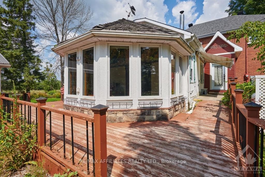 211 BROADWAY Street photo 4