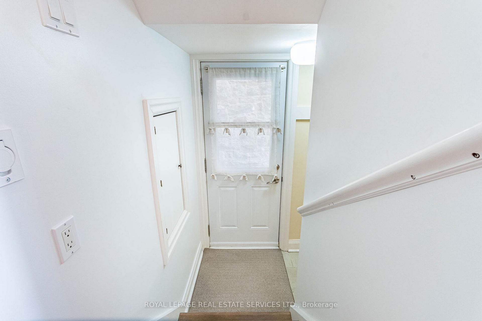 1107 Royal York Road photo 26