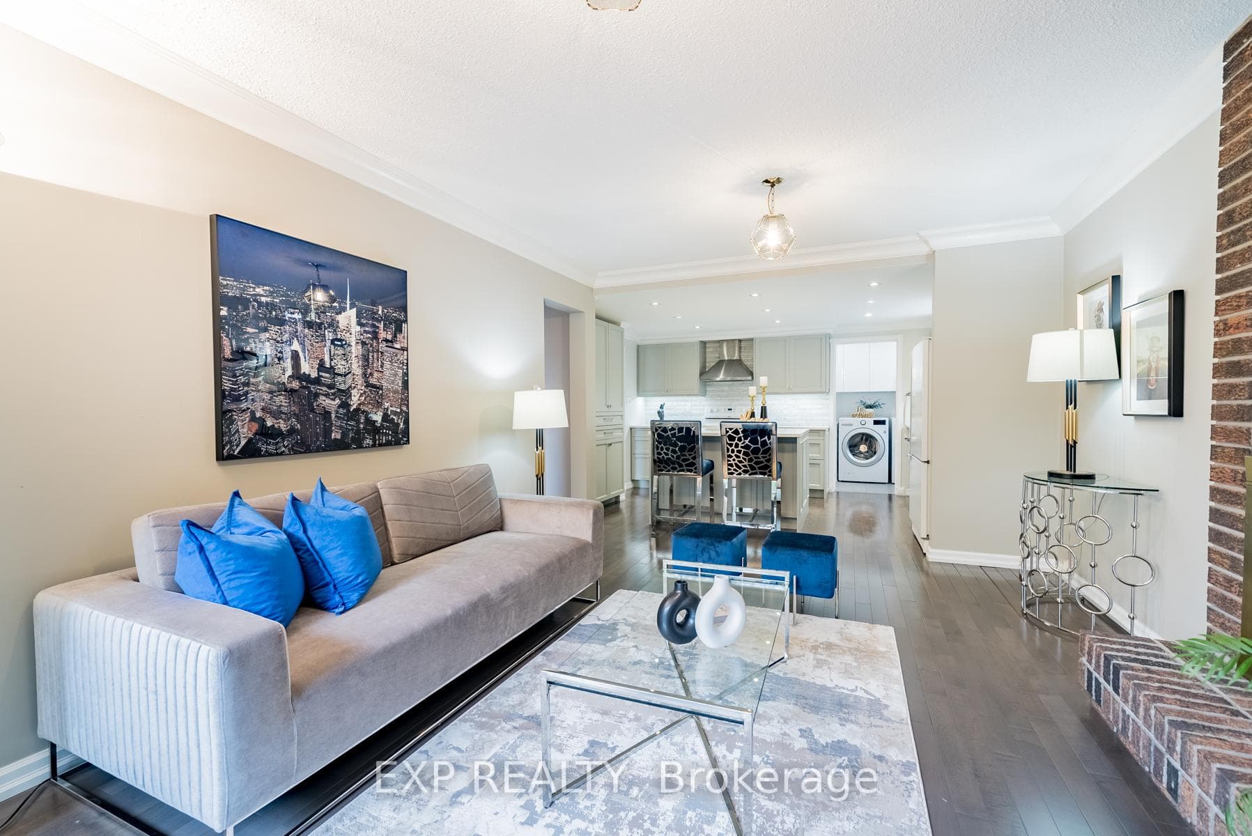 505 Broadgreen Street photo 10