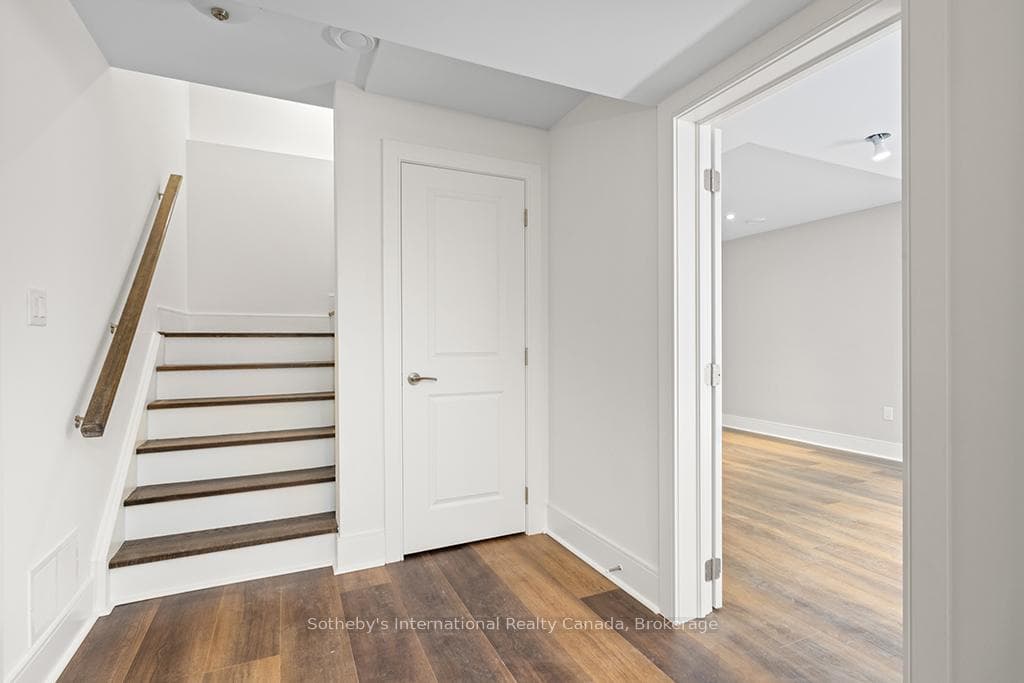 148 Snow Apple Crescent photo 33
