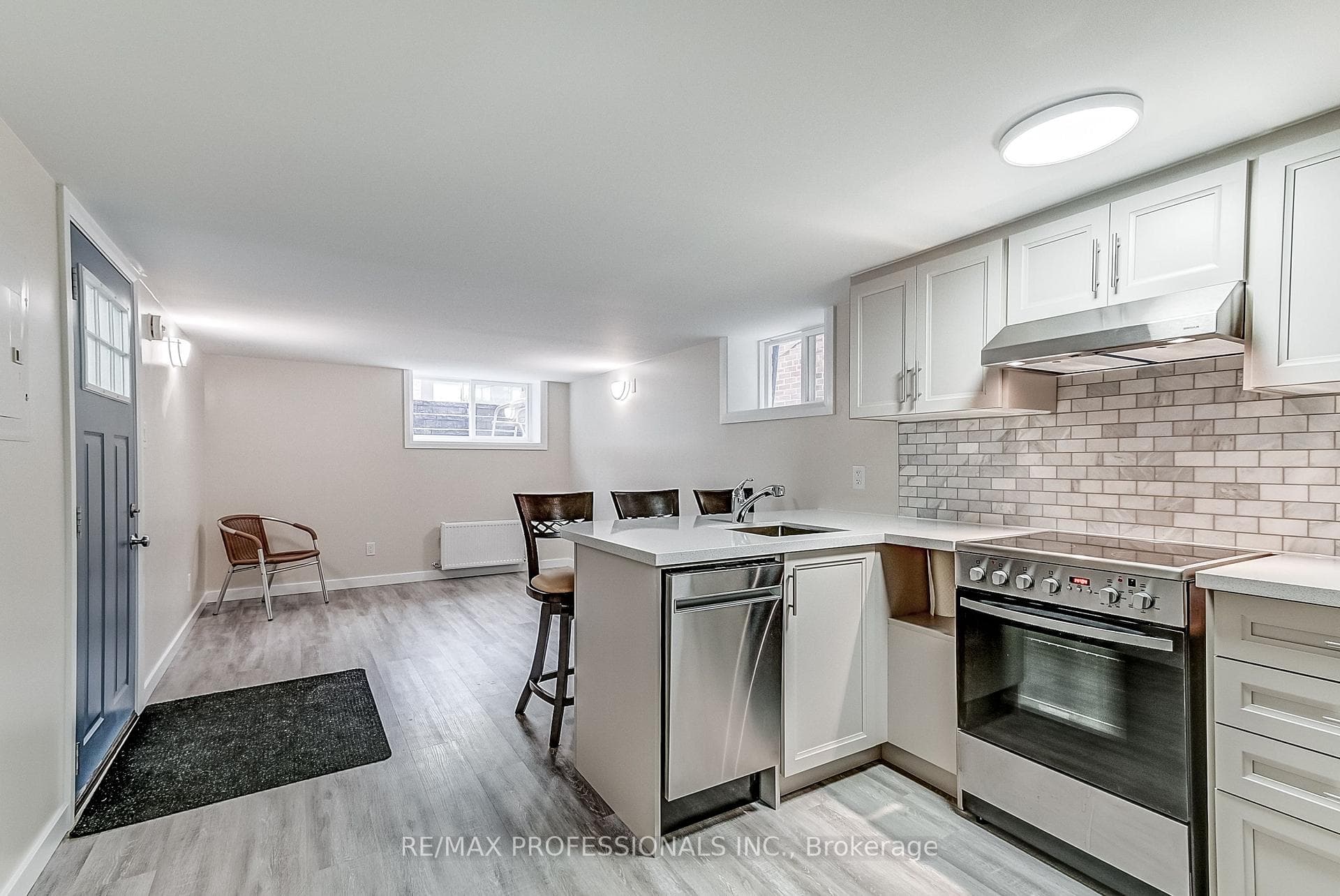 220 Millwood Road Unit Lower photo 6