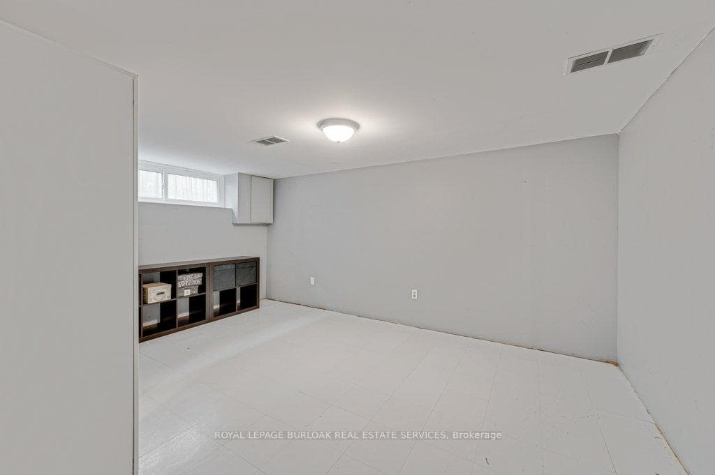602 Stephens Crescent photo 23