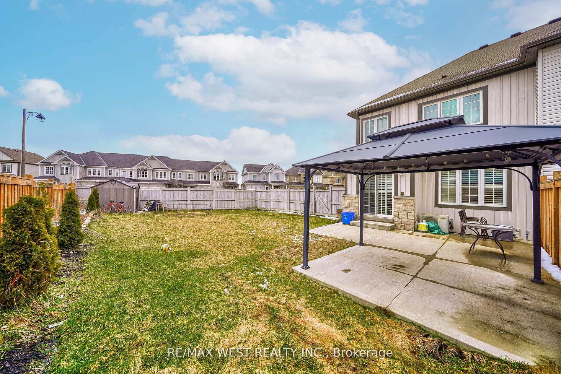 752 Cook Crescent photo 37