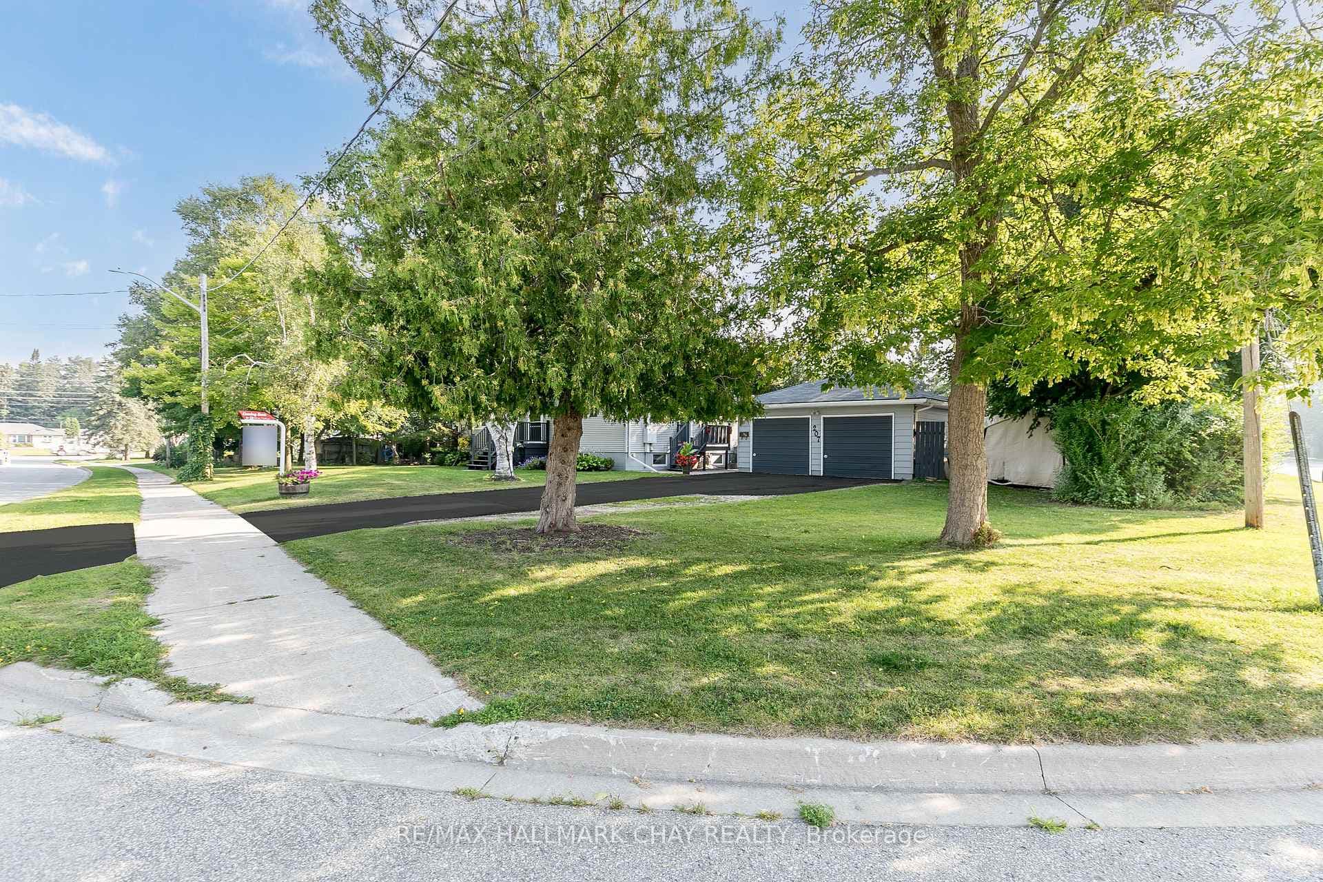 207 Montgomery Drive photo 1