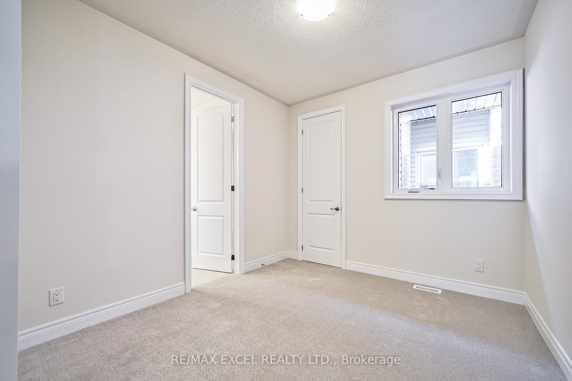 98 Deer Ridge Crescent photo 24