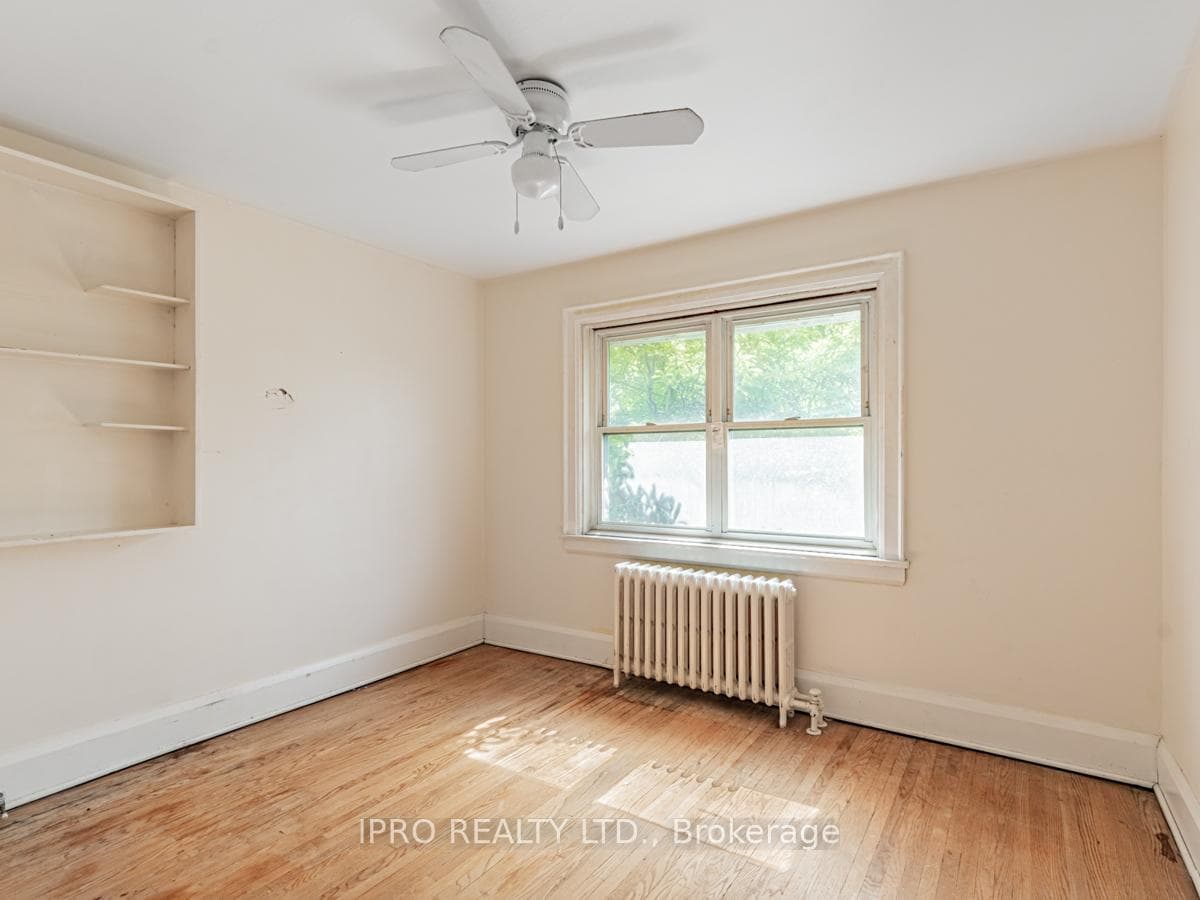 553 Donlands Avenue photo 9