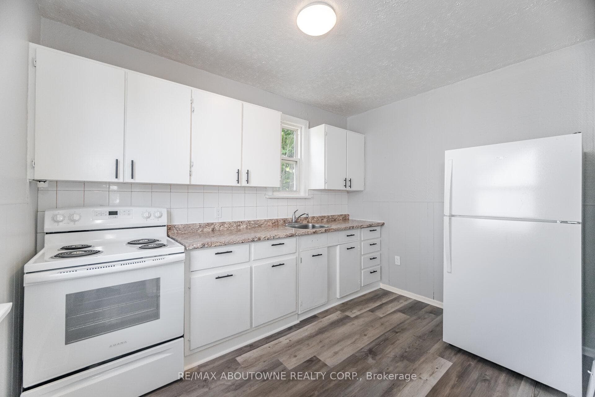 126 Cross Avenue photo 8