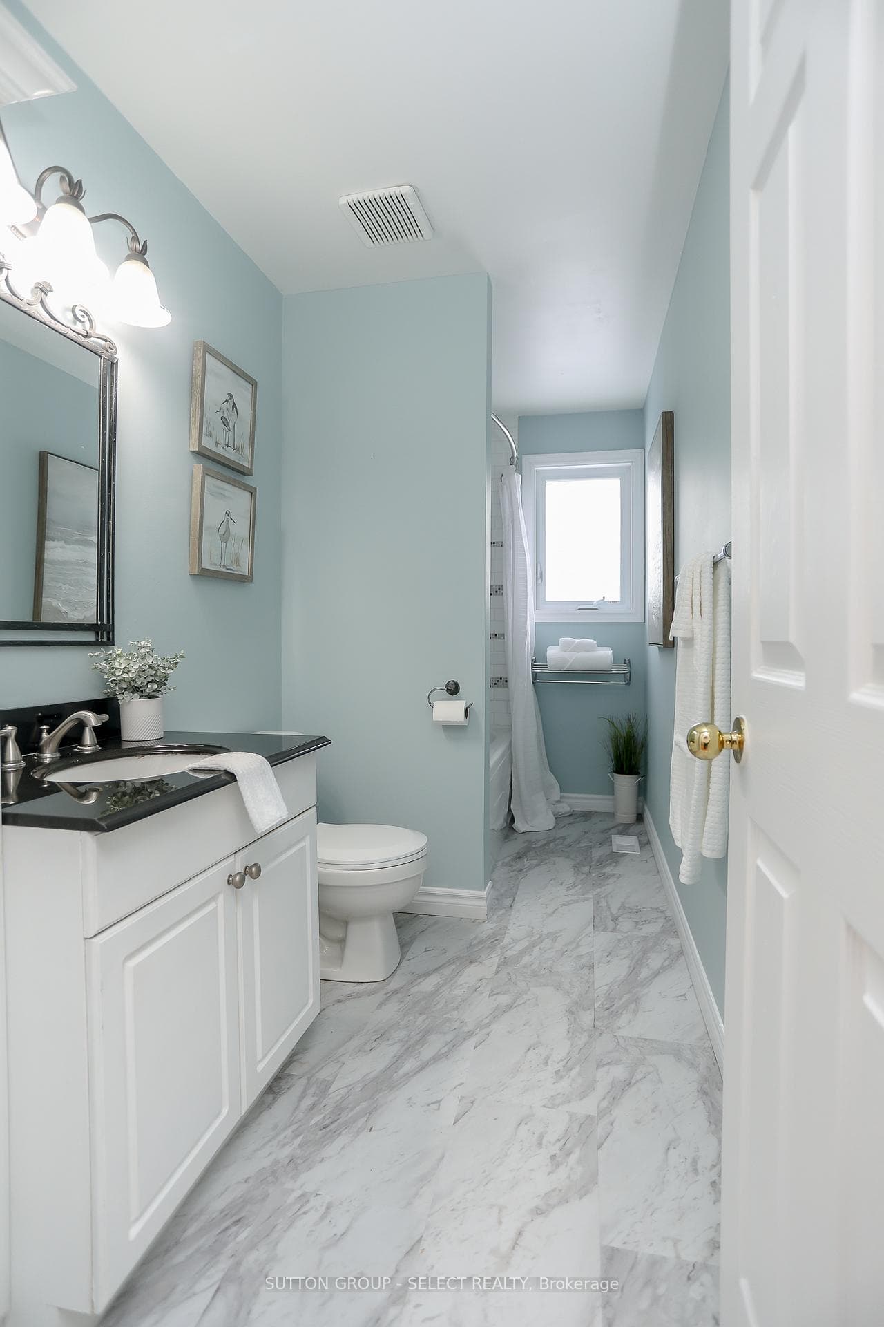 4-pc bath on main
