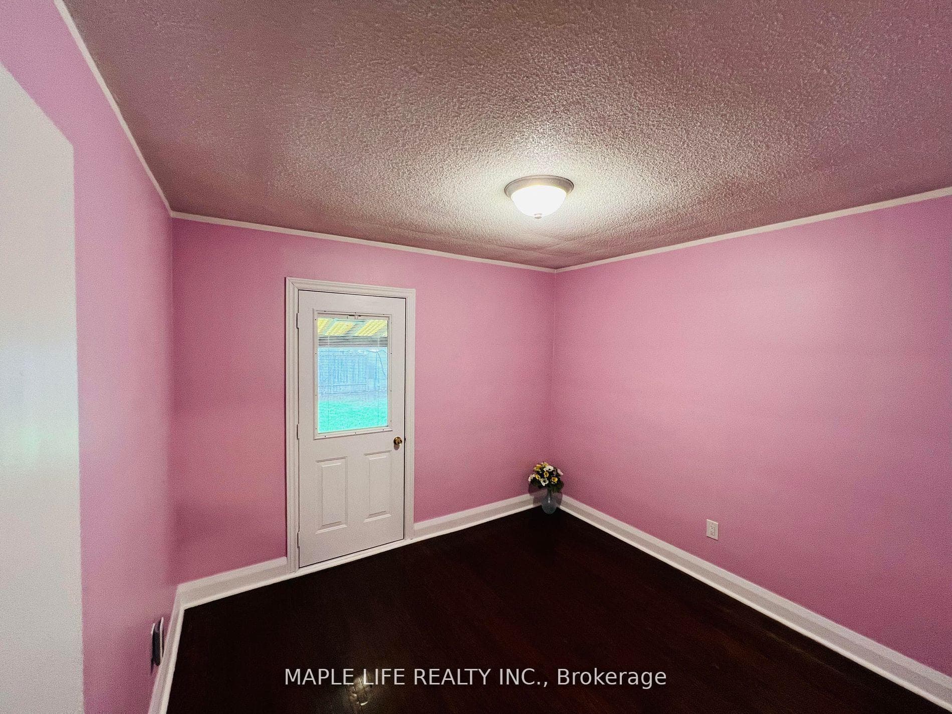 739 Pharmacy Avenue photo 15