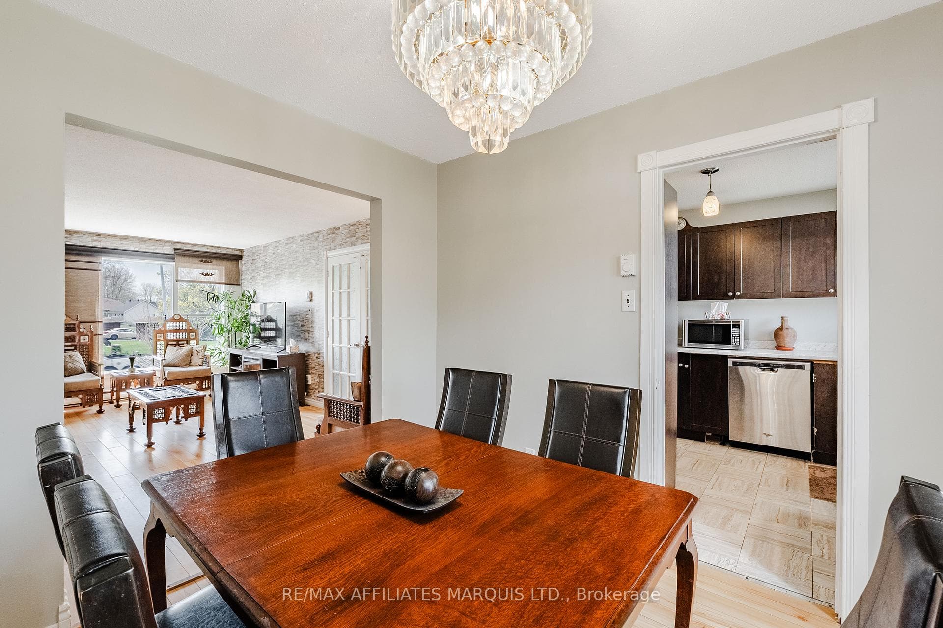 812 Glengarry Boulevard photo 13