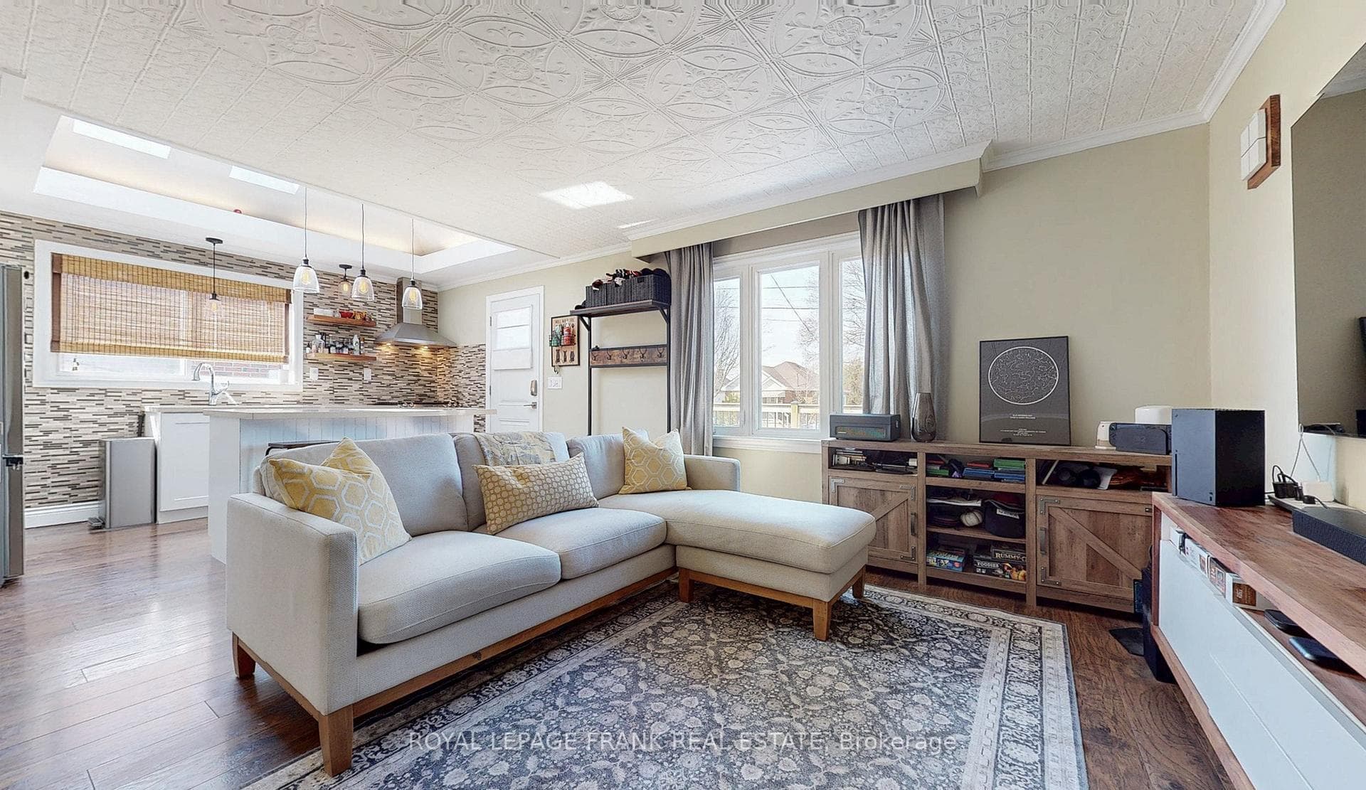 229 Hibbert Avenue photo 4