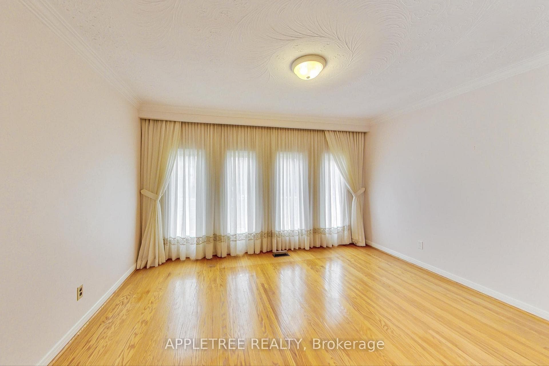 9 Wiarton Court photo 7