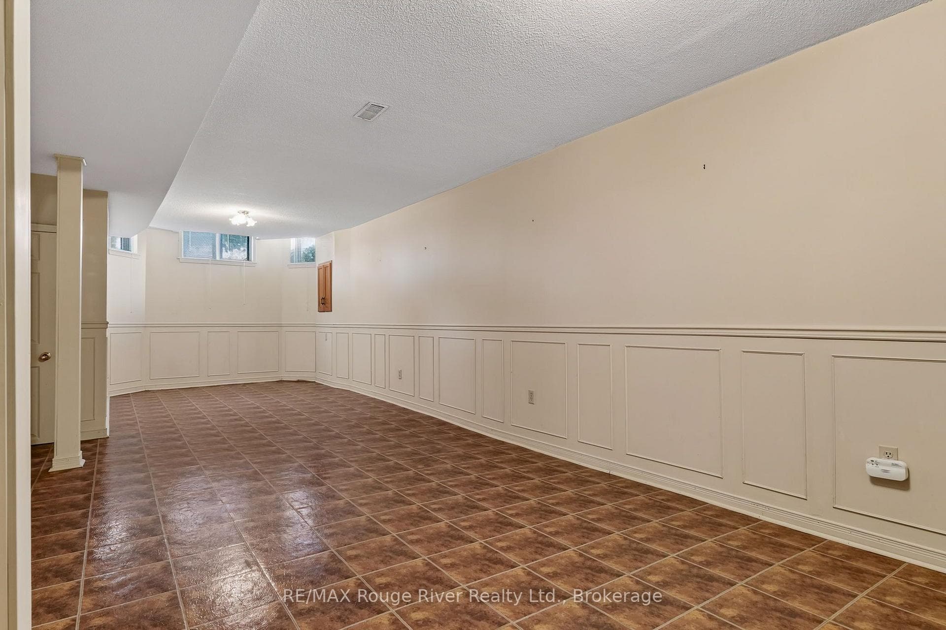 660 Ewing Street photo 29
