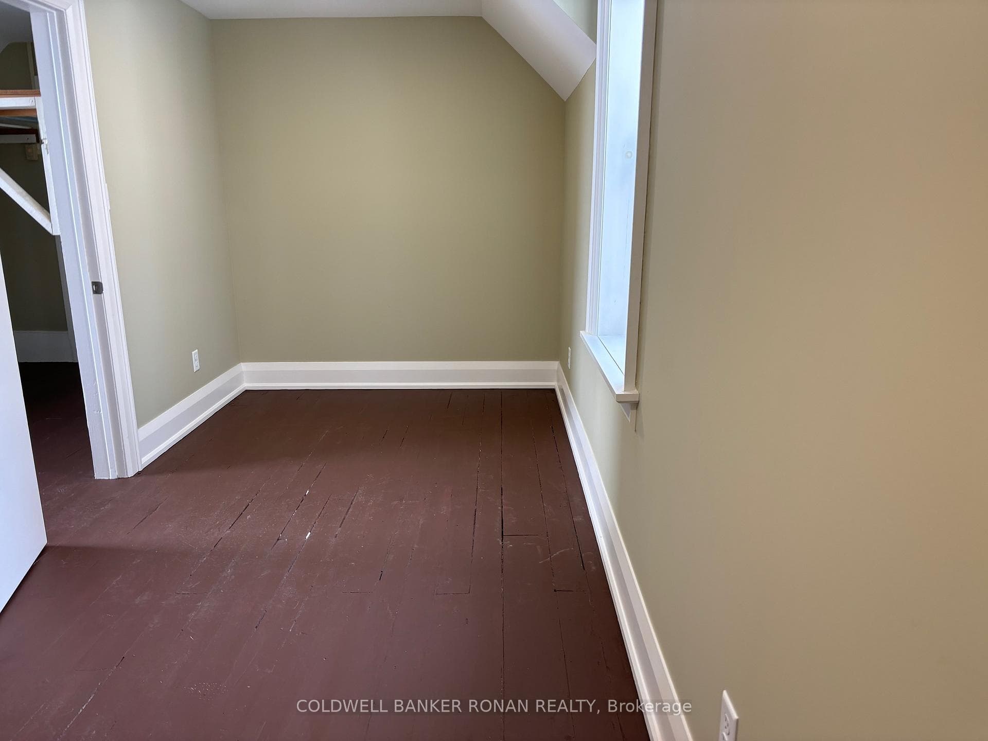 5490 9th Line photo 7