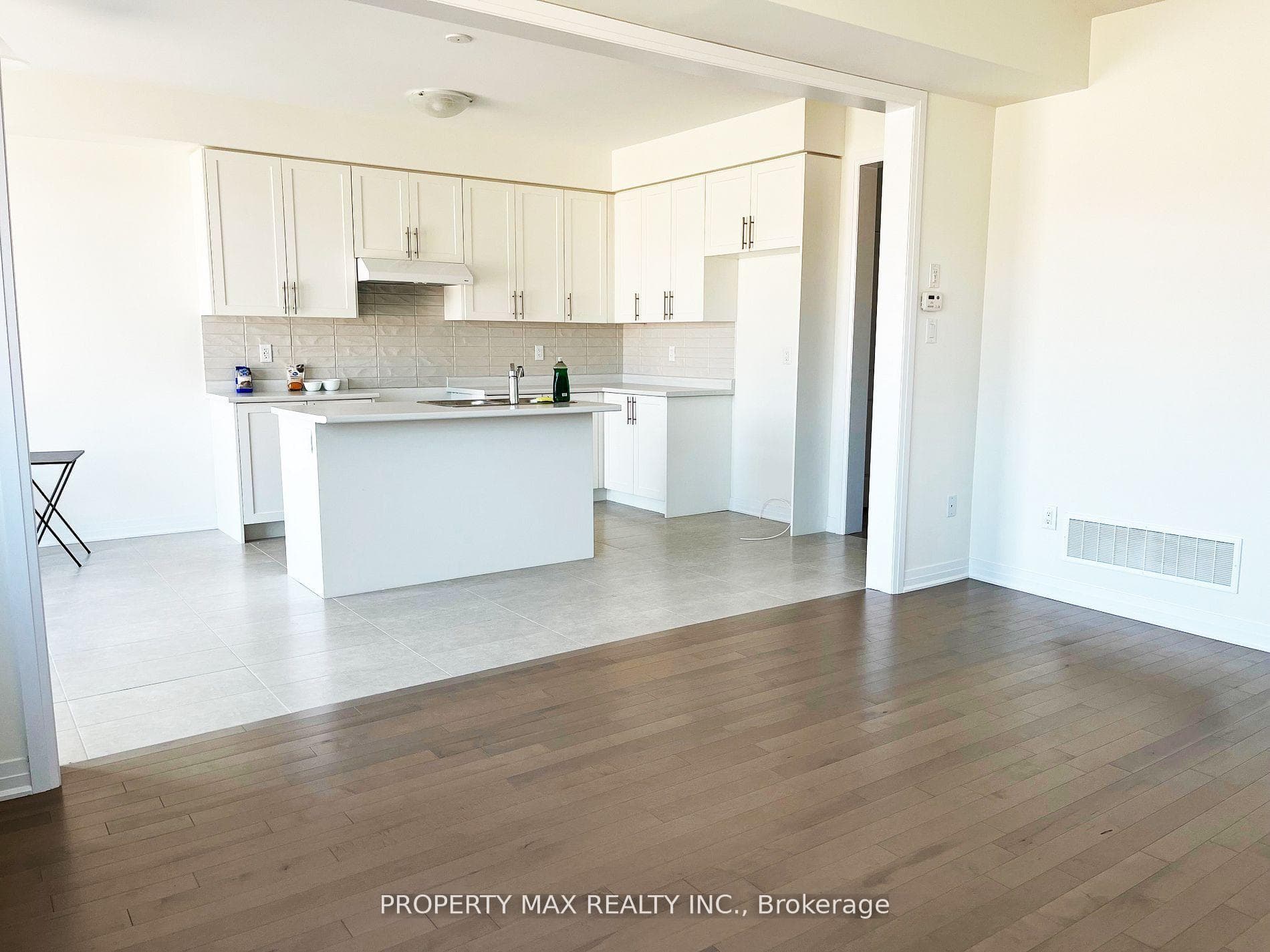 120 Port Crescent photo 2