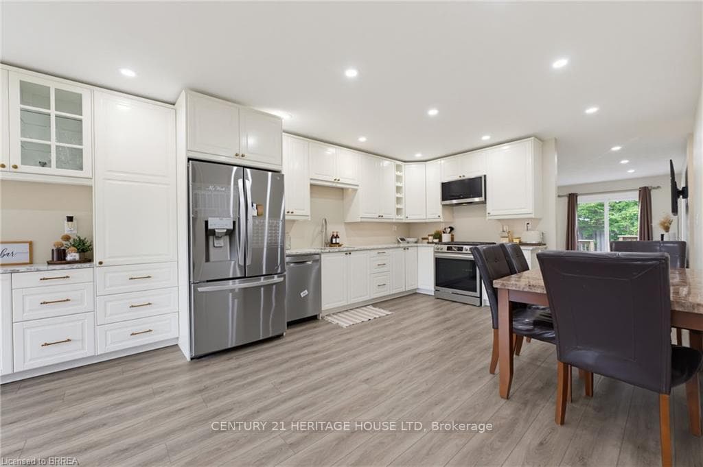 125 Whitlaw Way photo 3