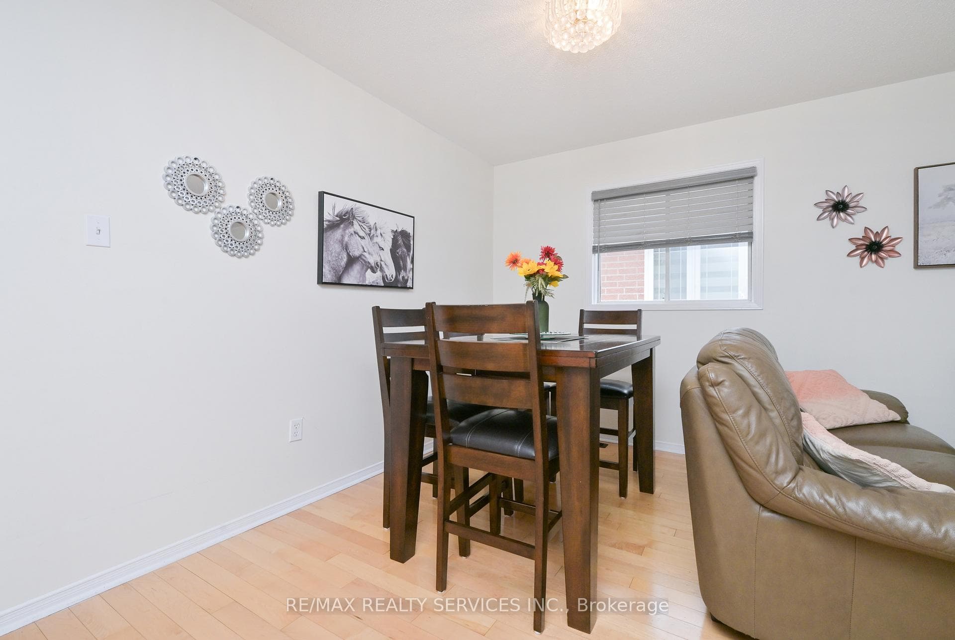 83 Summerfield Crescent photo 10