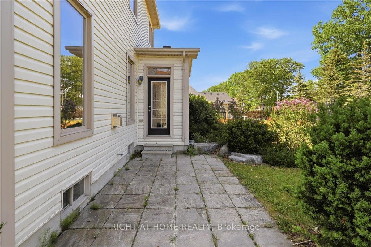 31 Christy Drive photo 4