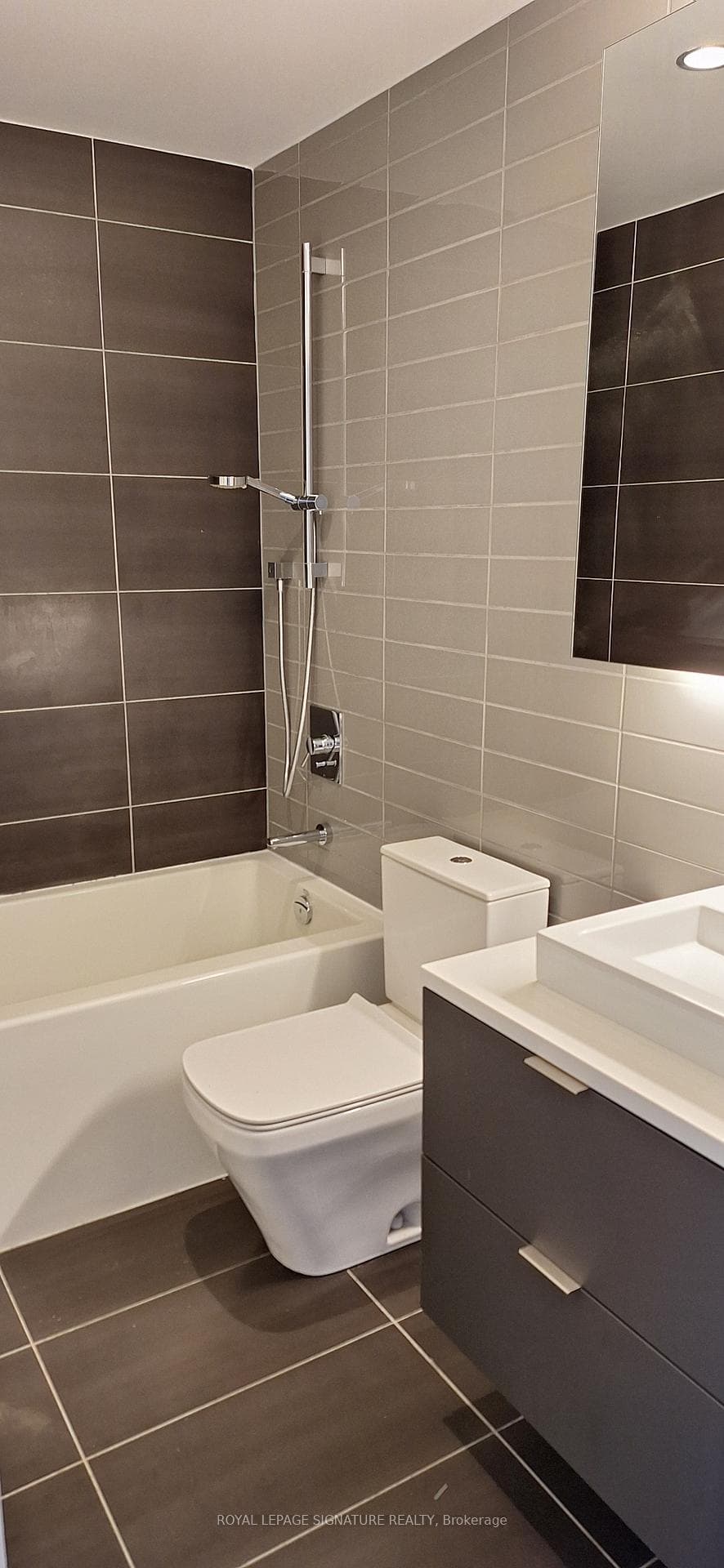 170 Bayview Avenue Unit 819 photo 16