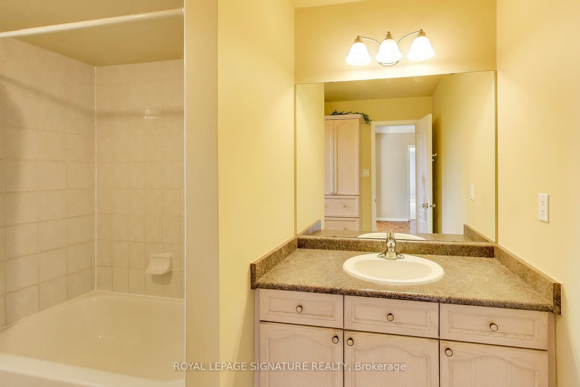127 Mountcharles Crescent photo 35