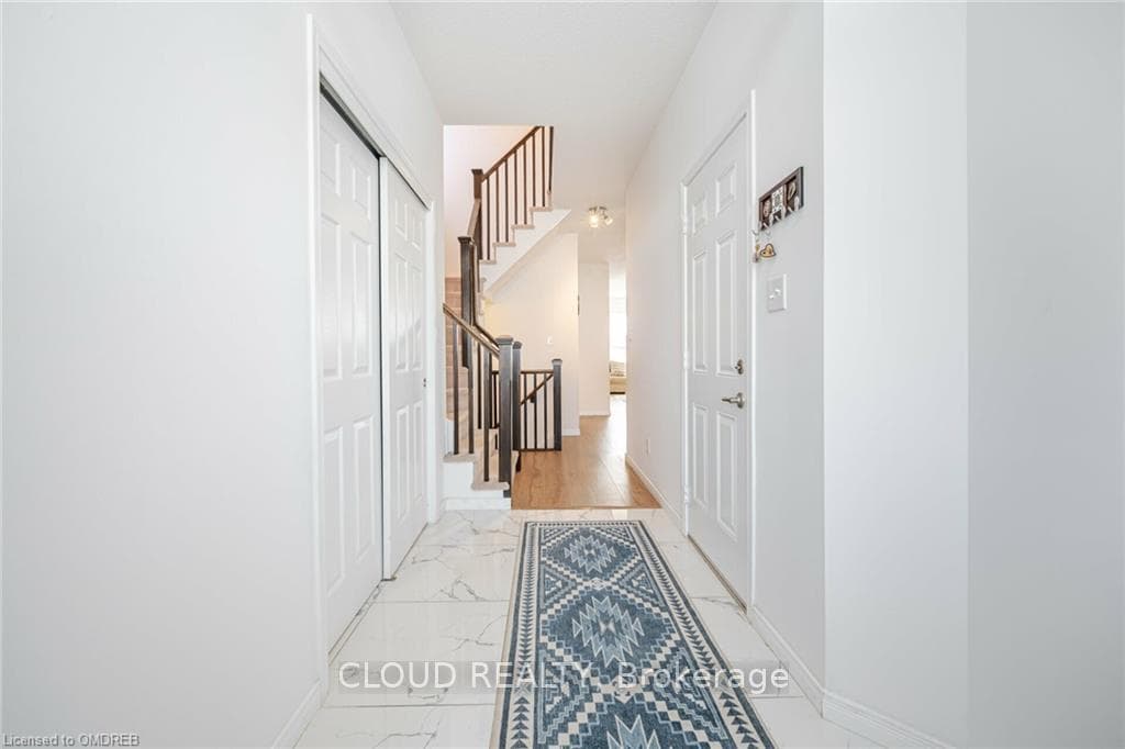 359 Bamberg Crescent photo 5