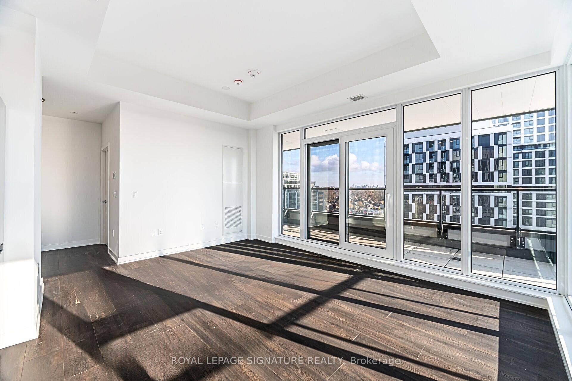 1037 The Queensway N/A Unit 602 photo 3