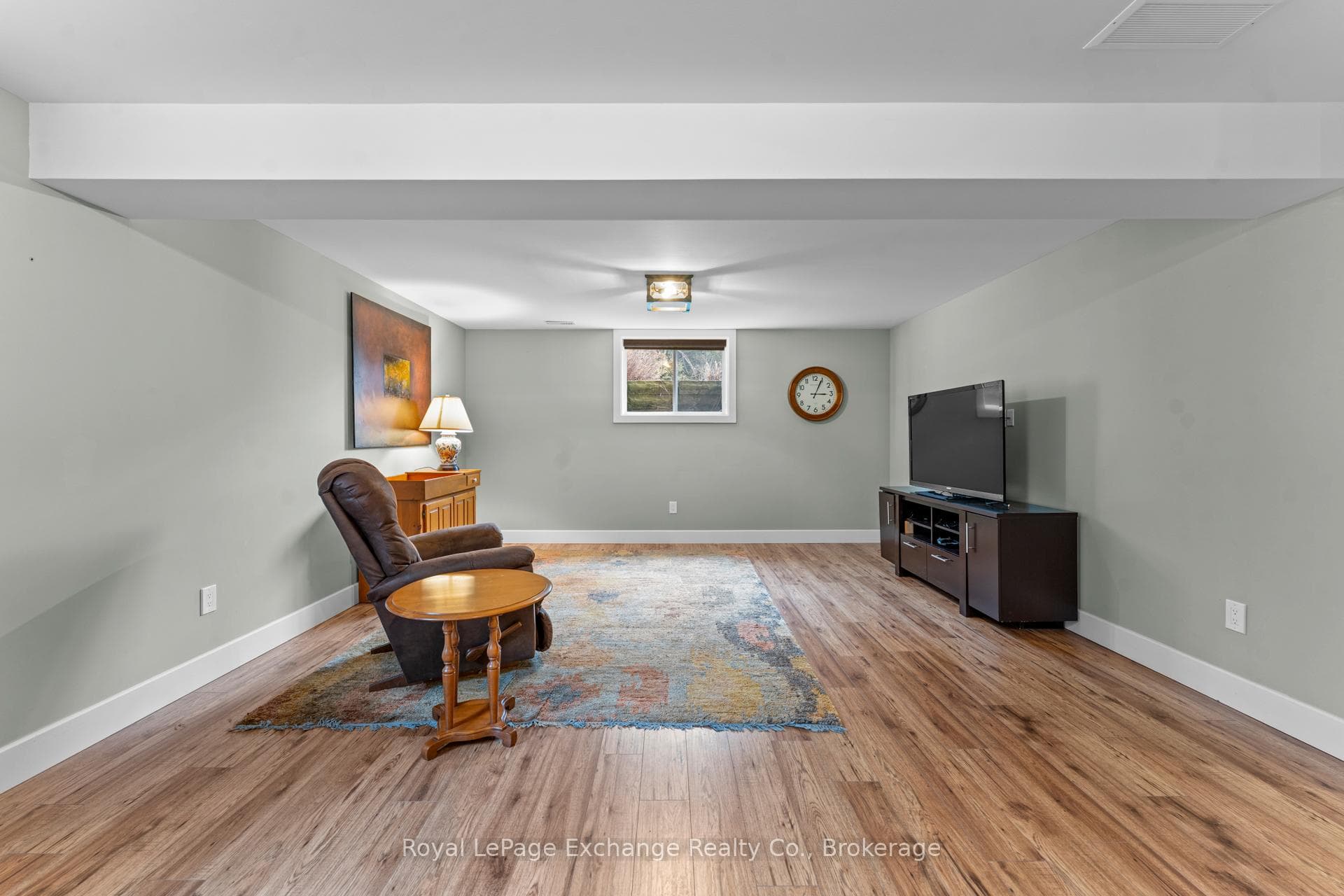 592 Hunter Street photo 38