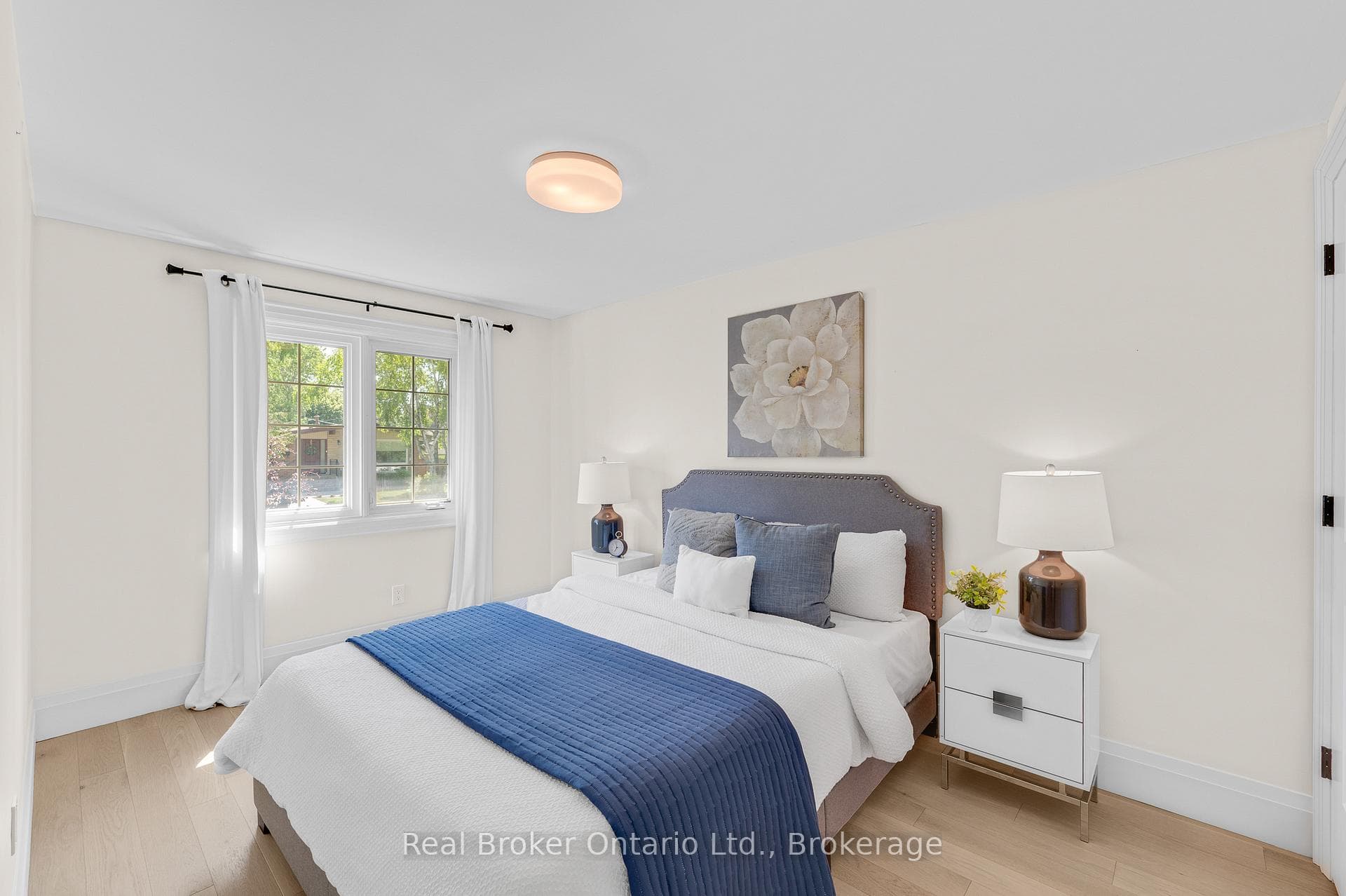 377 Duncombe Drive photo 18