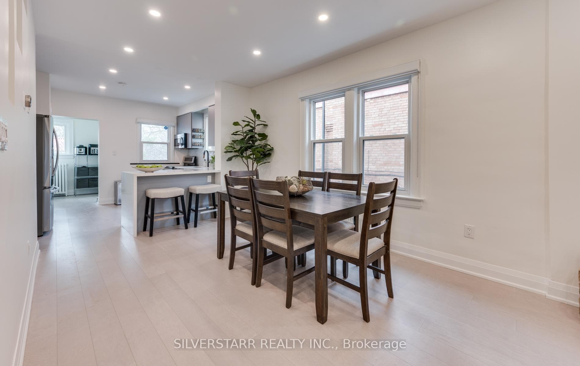 72 Harvie Avenue photo 9