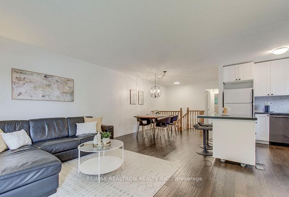 1374 Roylen Road photo 1