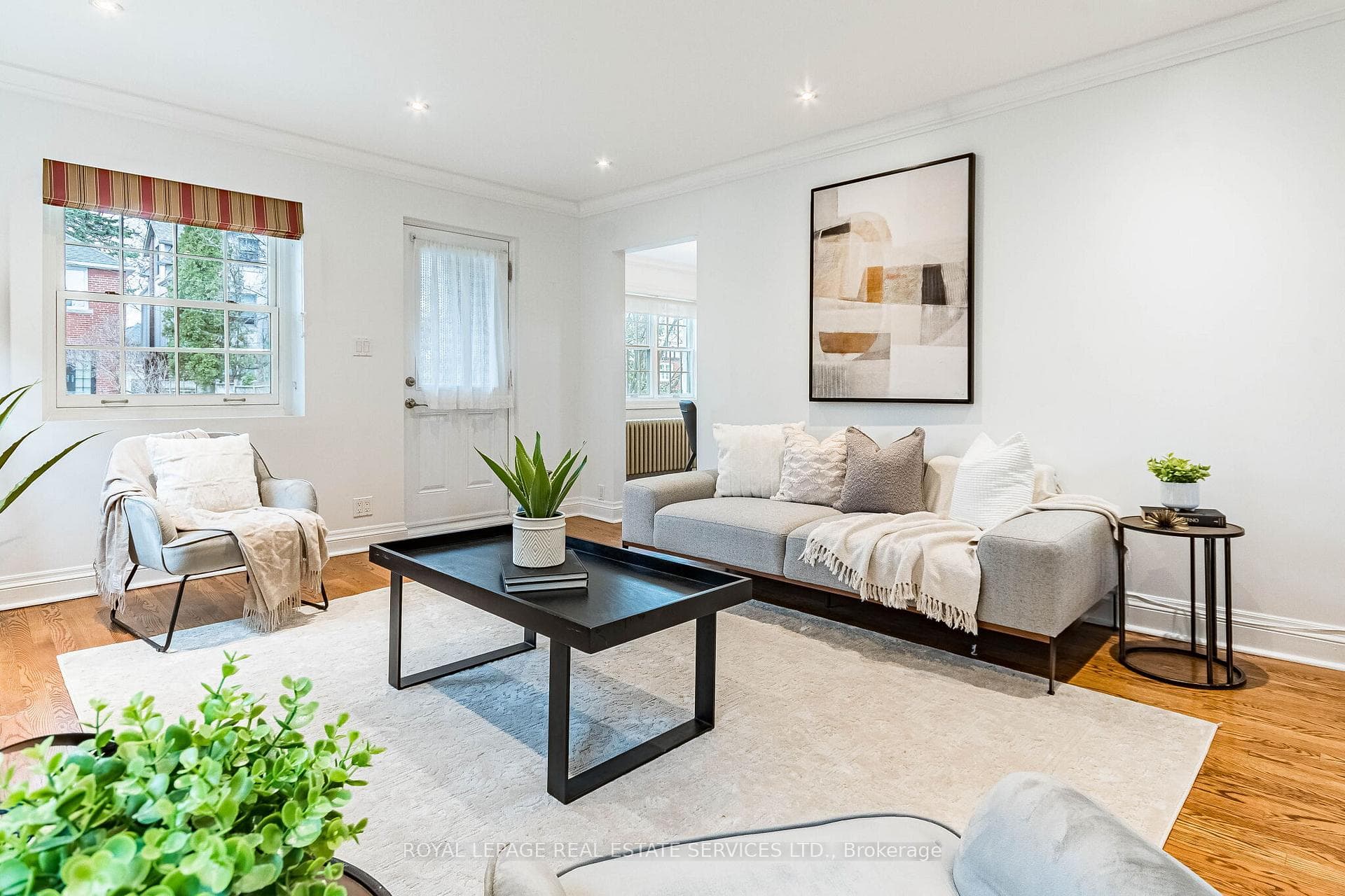 1107 Royal York Road photo 6