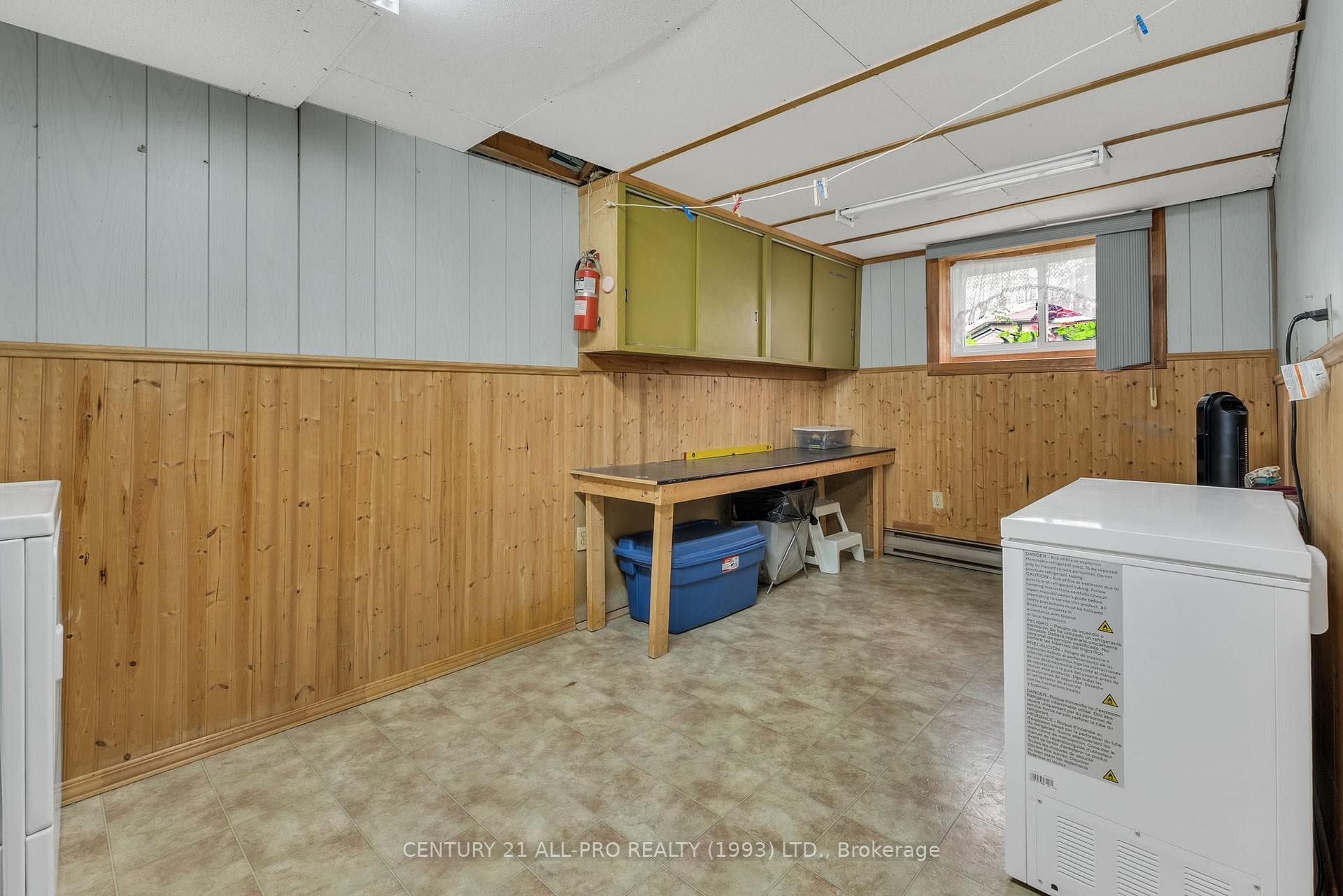 562 Ewing Street photo 29