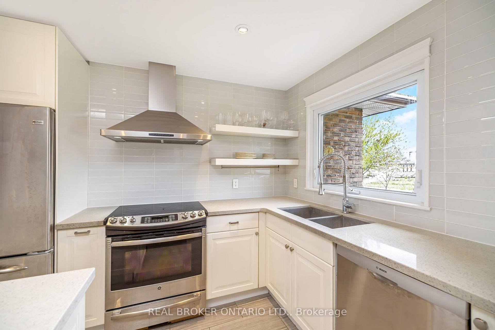 752 Mackenzie Drive photo 13