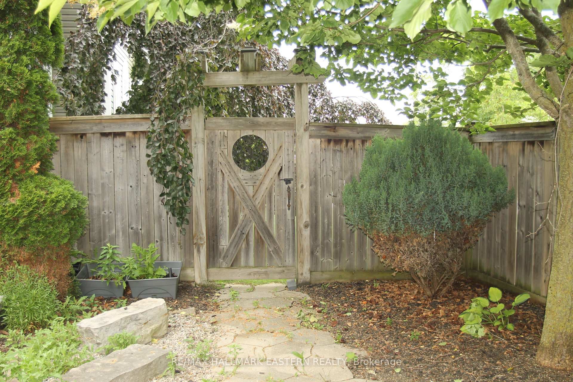 PRIVATE REAR YARD