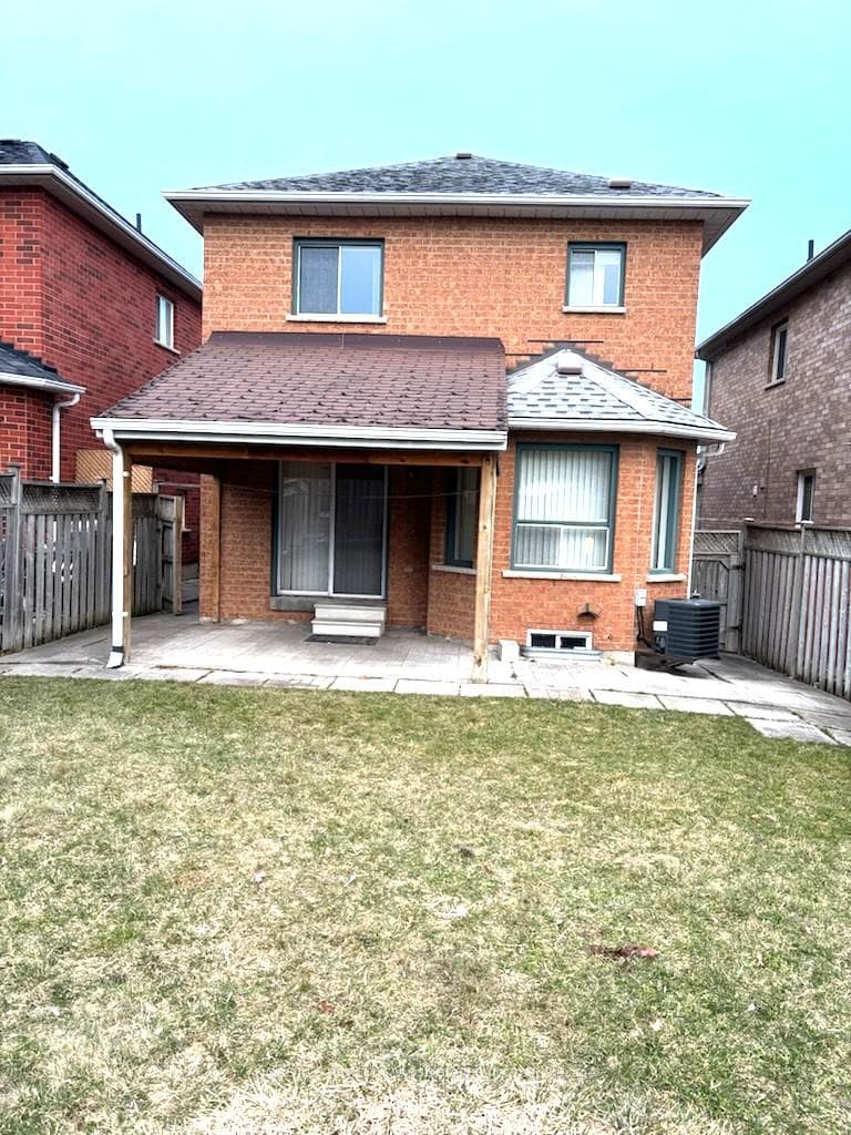 143 ELENA Crescent photo 17