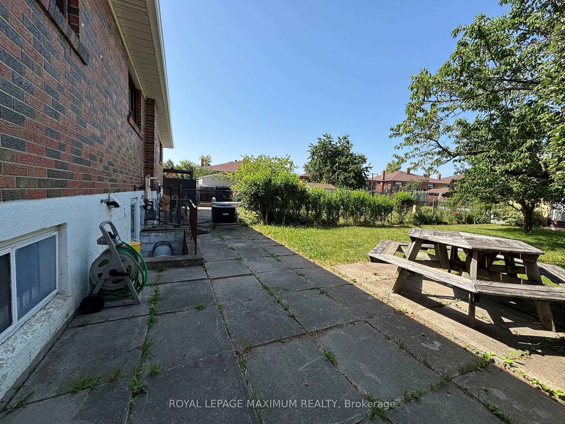 54 Hisey Crescent photo 23