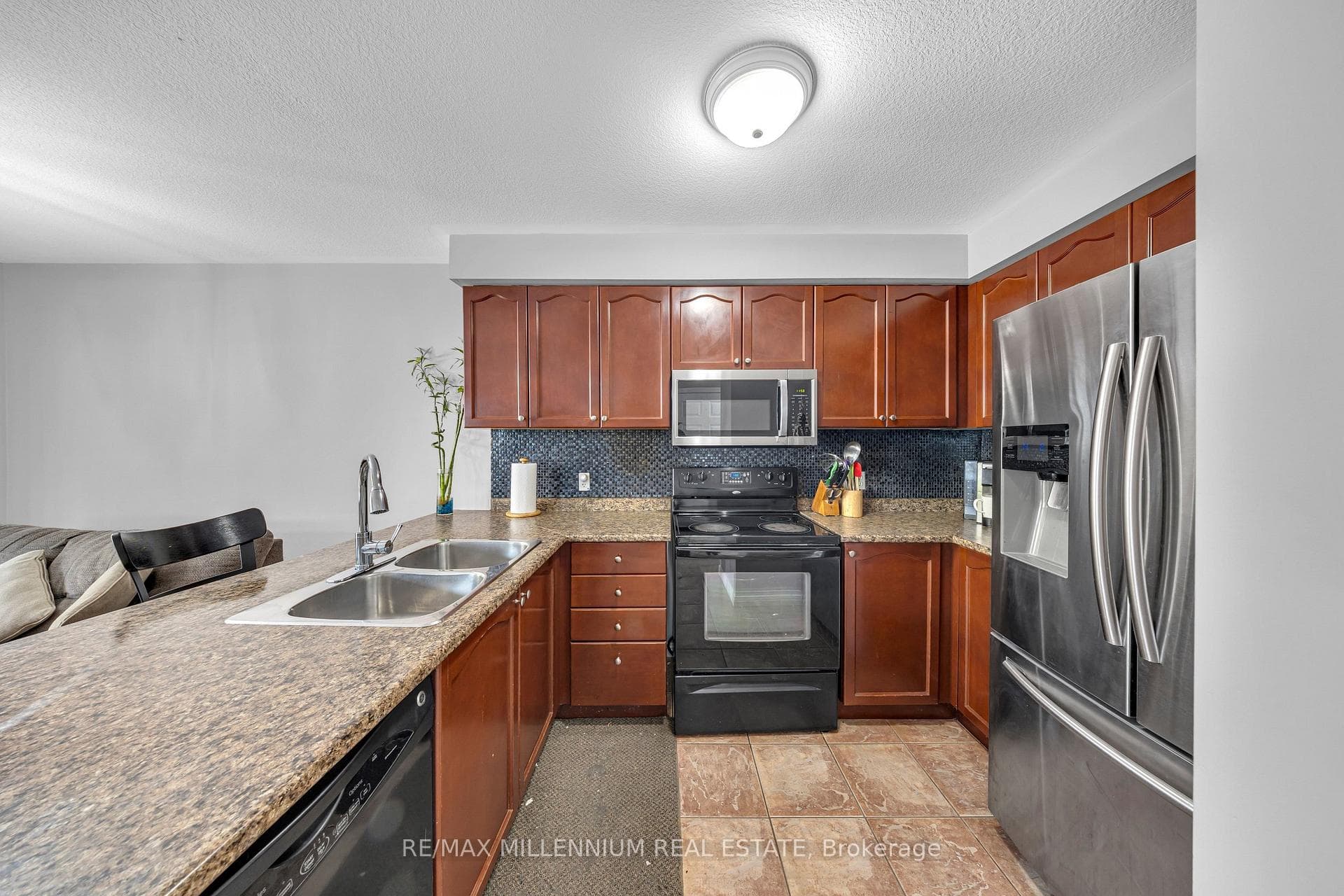 8 Bates Avenue photo 6