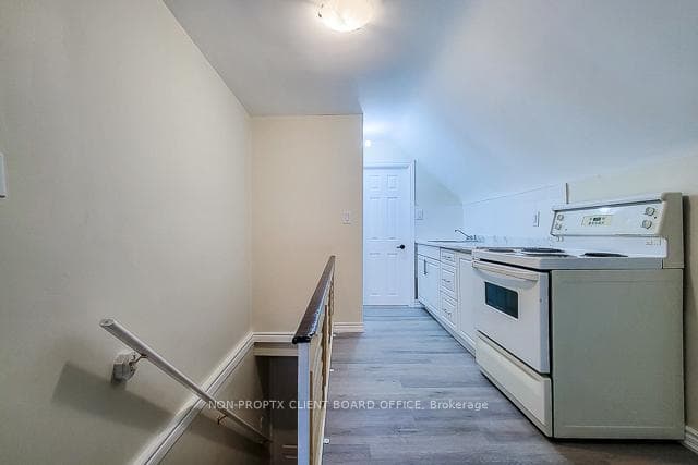 300 Balmoral Avenue photo 3