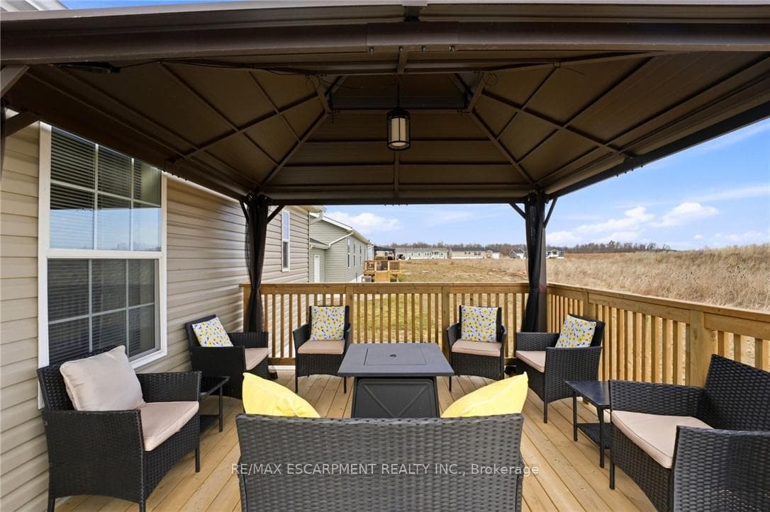 20 Hickory Hollow photo 35