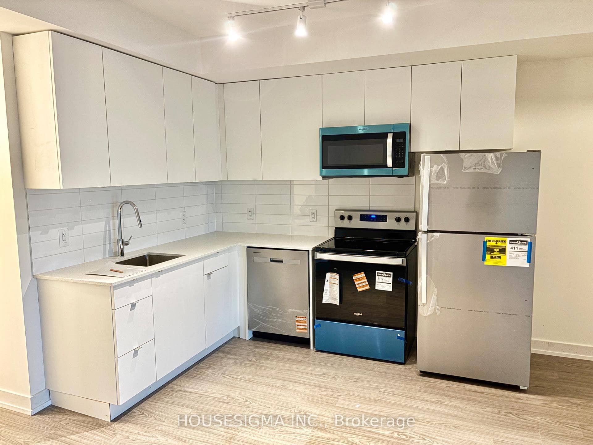 16 Melbourne Avenue Unit 103A photo 2