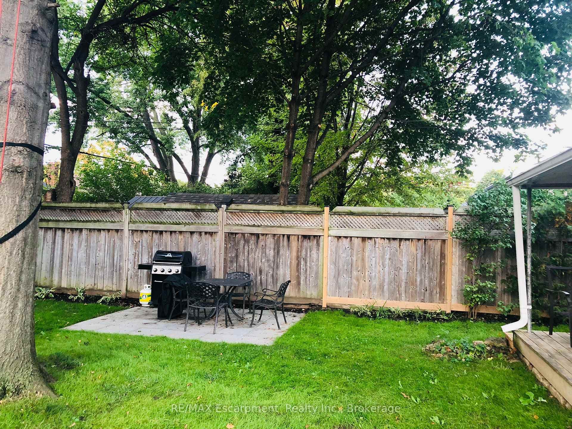 2093 Maplewood Drive Unit LOWER photo 26