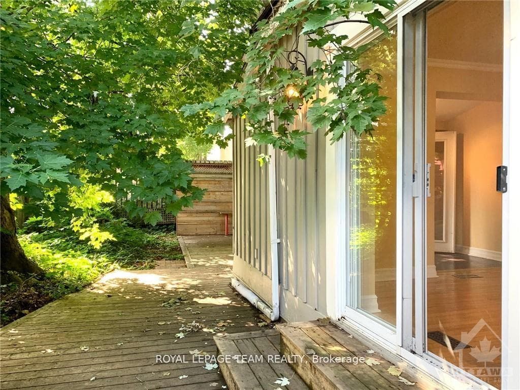 296 ST ANDREW Street photo 22