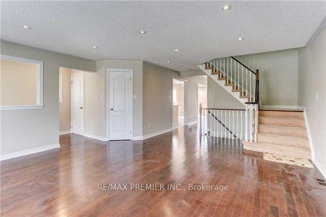 3080 Highbourne Crescent photo 6