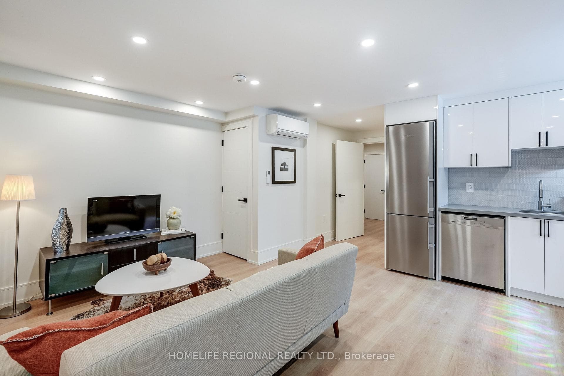 12 Macdonell Avenue photo 35